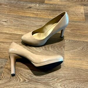 NEW BANDOLINO platform nude heels pumps dressy shoes NWOB size 9 / 9M